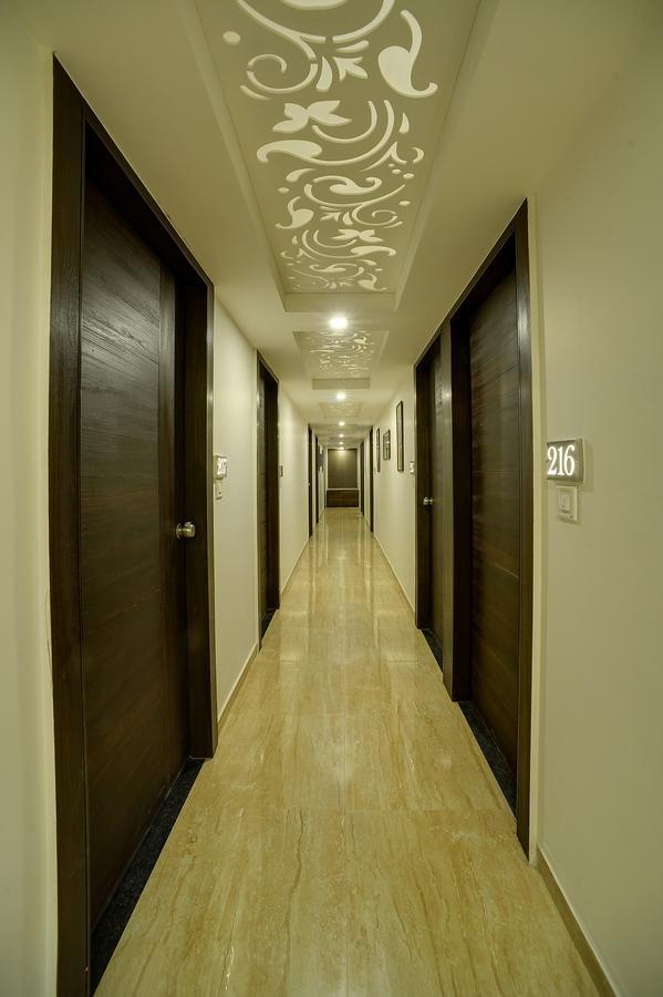Rudra Royale Hotel Ahmadábád Kültér fotó